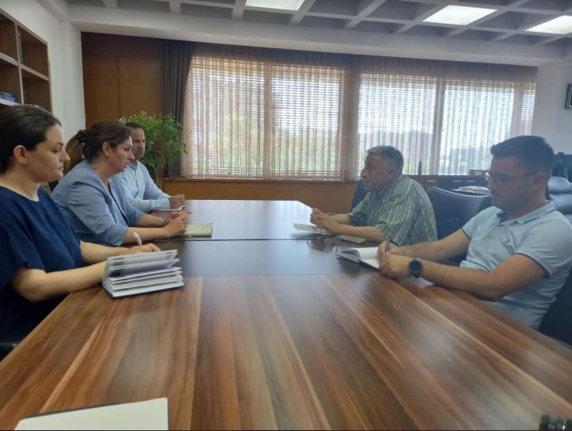 Nagavci takohet me përfaqësuesit e SBASHK-ut, kërkon vaksinimin e punëtorëve arsimorë