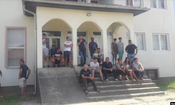 Protestojnë serbët e Kosovës, pagat po shkojnë për personat në Serbi, nuk ka vende pune për njerëzit e zakonshëm