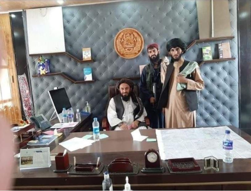 Publikohen pamjet e para kur talibanët ulën në Pallatin Presidencial