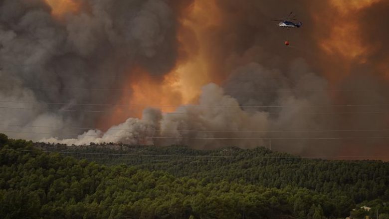 Situatë alarmante nga zjarret në Shqipëri