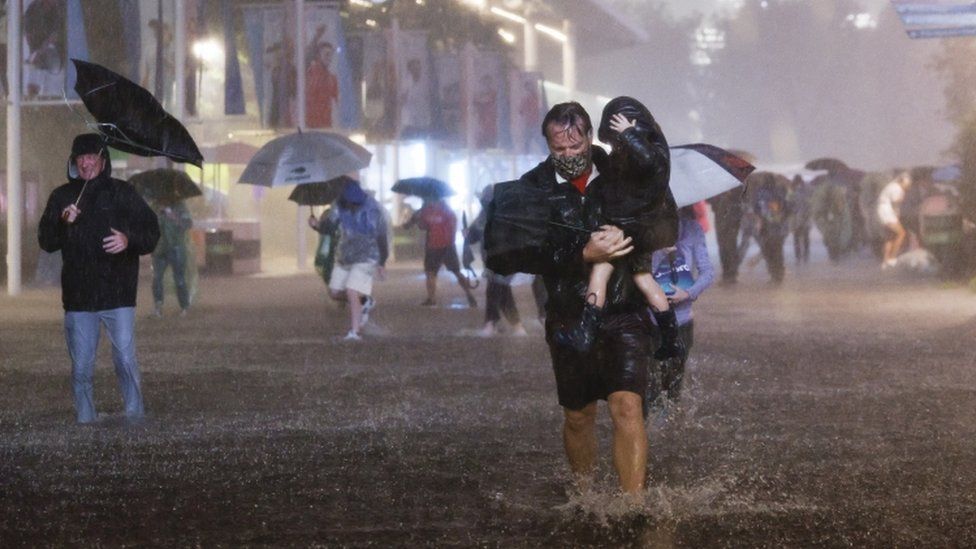 Raportohet për 20 të vdekur nga stuhitë në SHBA (VIDEO)