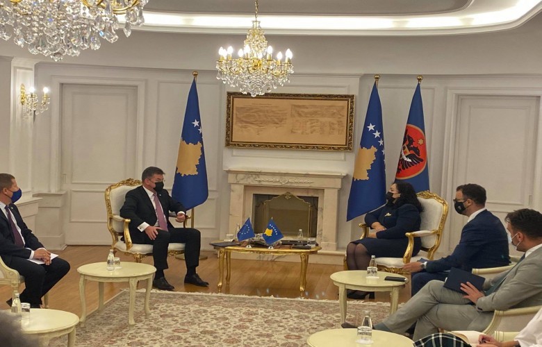 Presidentja Osmani pret Lajçak