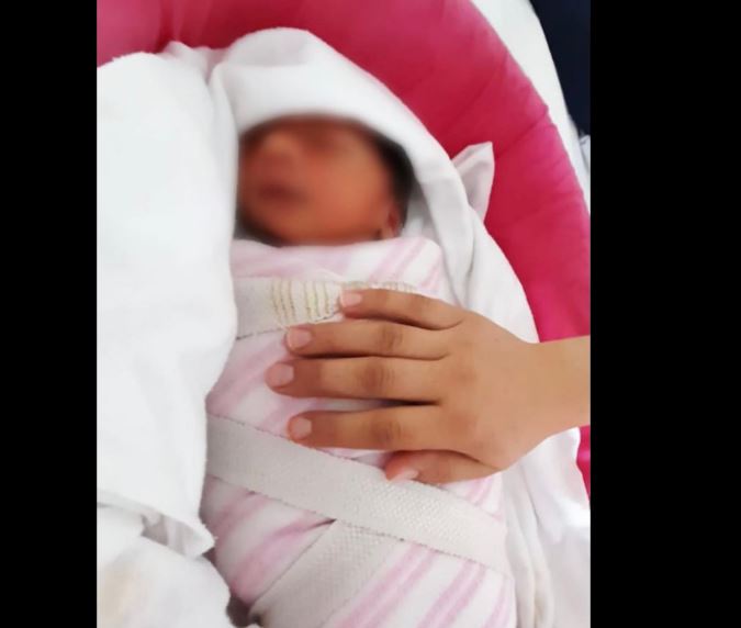 Fëmijës së parë afgan që lindi në Shqipëri ia lënë emrin Albi