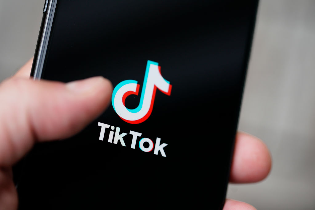 13-vjeçari shqiptar vret veten aksidentalisht gjatë përpjekjes për të bërë një video për TikTok