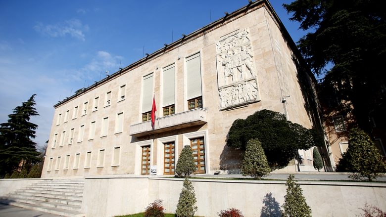 ​Meta dekreton kabinetin qeveritar “Rama 3”