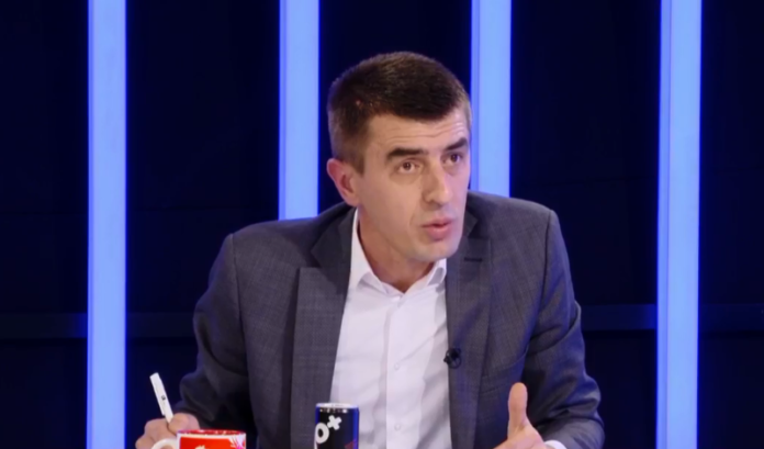 Valon Tolaj jep dorëheqje nga Drejtori Menaxhues i AKP-së