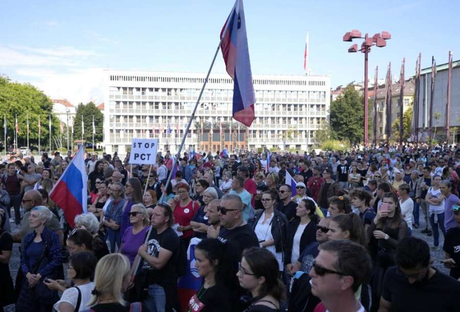 Sllovenia pezullon vaksinën J&J pas vdekjes së 20-vjeçares