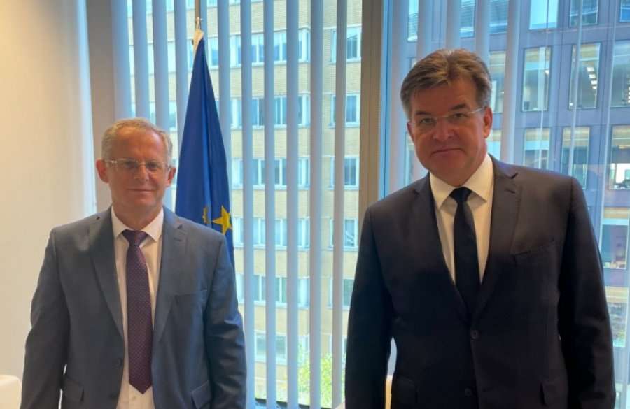 Të mërkurën Kosova e Serbia takohen në Bruksel për targat, SHBA-ja s’merr pjesë