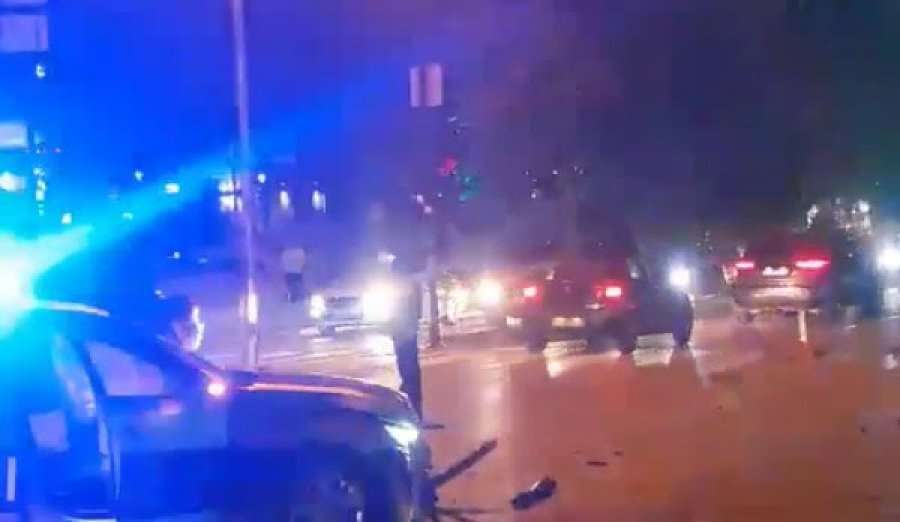 Një veturë e policisë përfshihet në aksident trafiku në Prishtinë