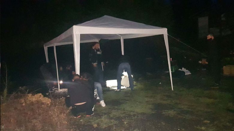Protestuesit serbë vendosin tenda në afërsi të Jarinjes