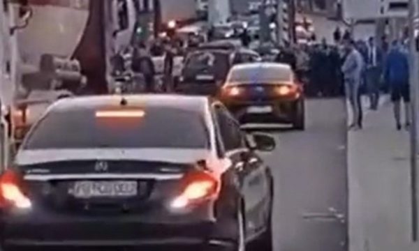 Kryeministri i Malit të Zi nuk lejohet të futet në Shipëri, kthehet në kufi