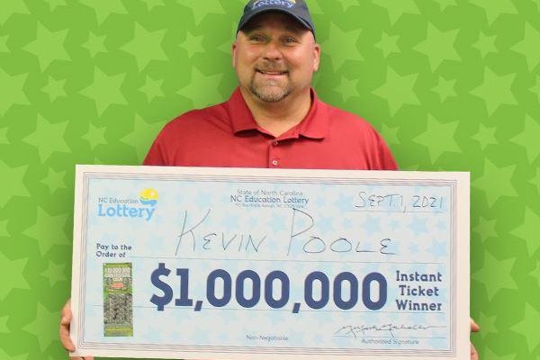 Vendosi t’ia paguajë kolegut drekën, fitoi lotari 1 milion dollarë