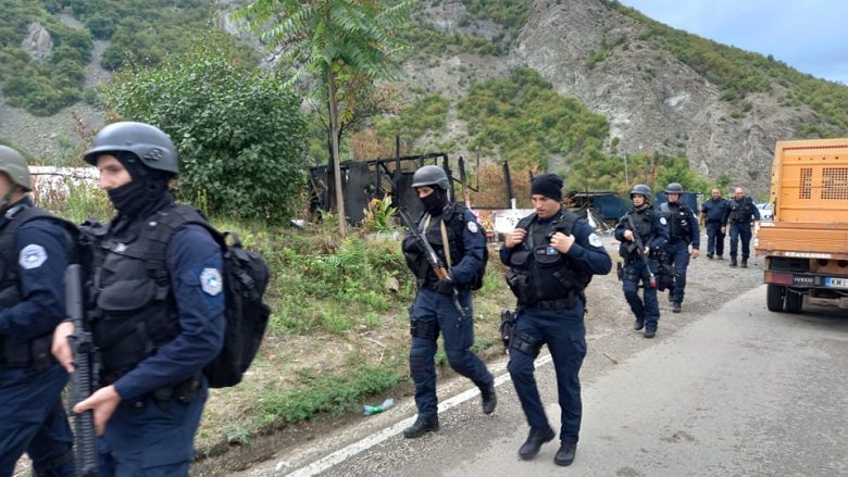 Eksperti i sigurisë paralajmëron për rrezikun ndaj policëve nëse zgjatet operacioni në veri