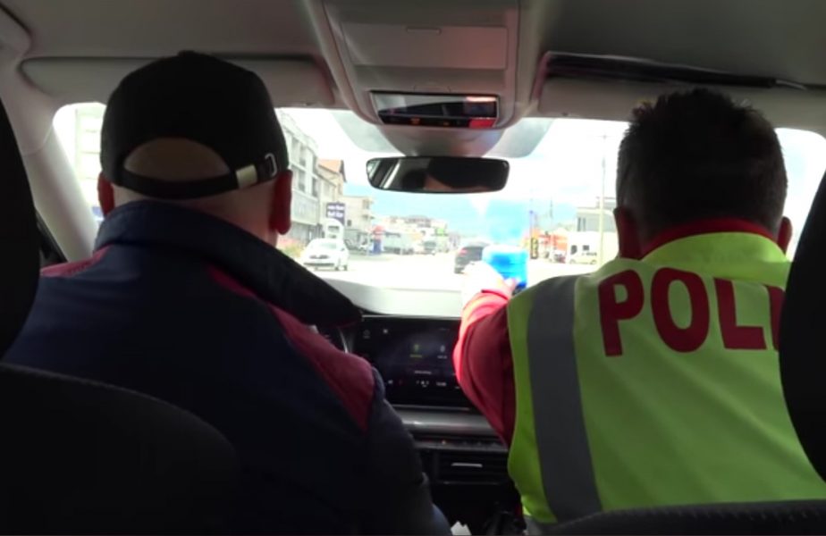 Aksioni i policisë me automjete dhe rroba civile