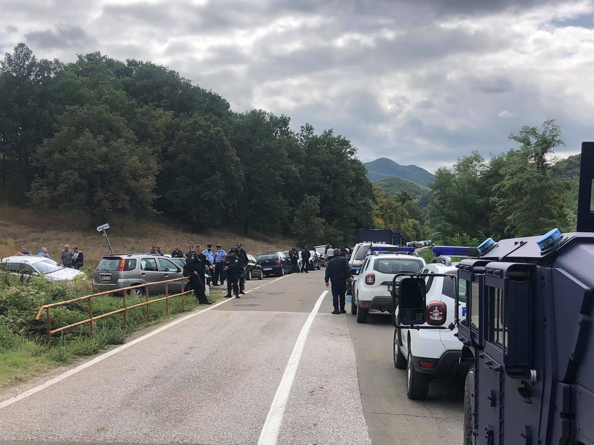Serbët vendosin bllokada të reja në Jarinë