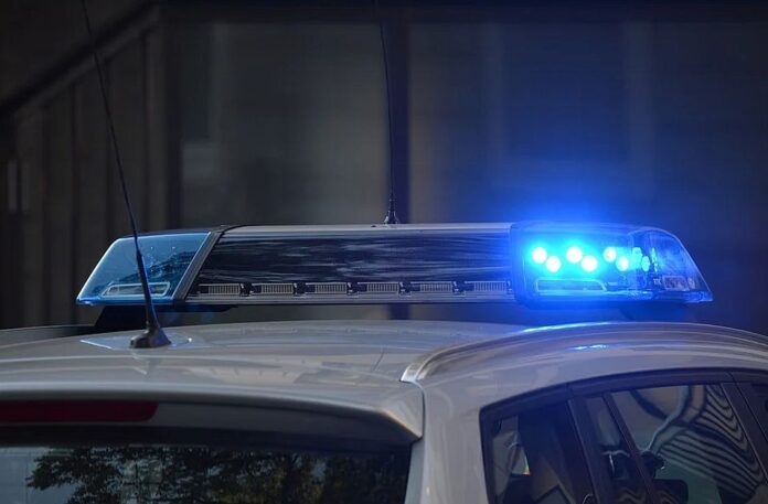 Burri nga Turqia bashkë me policinë kërkon veten