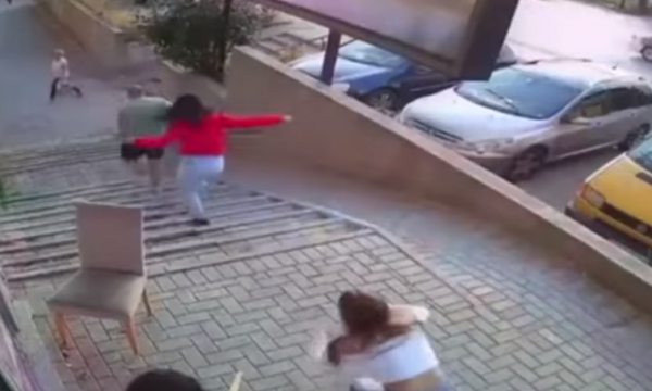 Dorëzohet në polici burri që rrahu vajzat e masazherisë