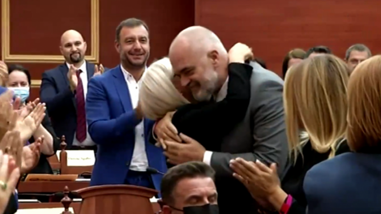 ​Lindita Nikolla zgjedhet kryetare e Kuvendit të Shqipërisë