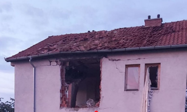 Shkatërrohet shtëpia nga shpërthimi bojlerit dhe lëndohen tre persona