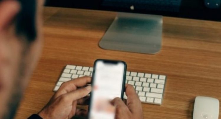 Suharekasi shantazhohet në një rrjet social