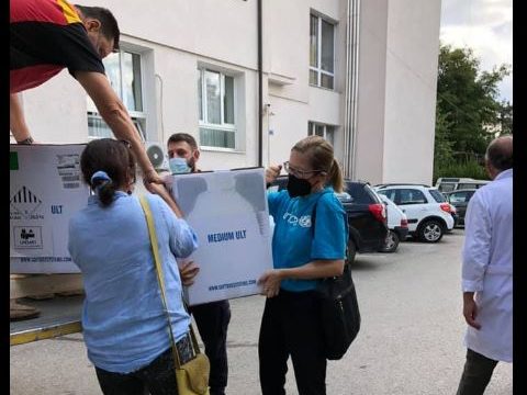 Arrijnë në Kosovë mbi 503 mijë vaksinat e premtuara nga SHBA-të