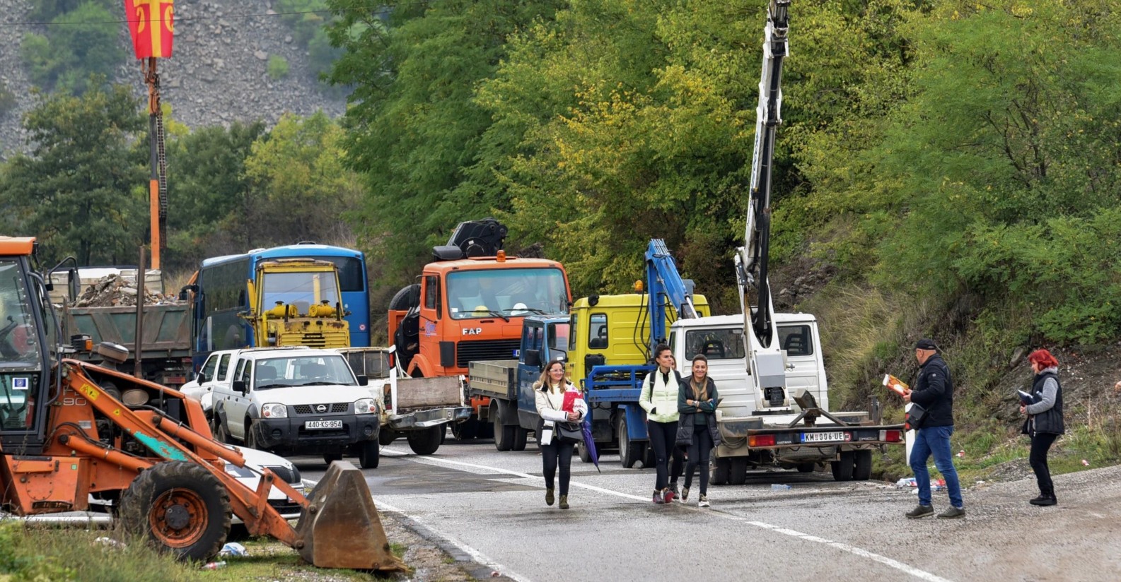 Vazhdon bllokada, vazhdojnë bisedimet