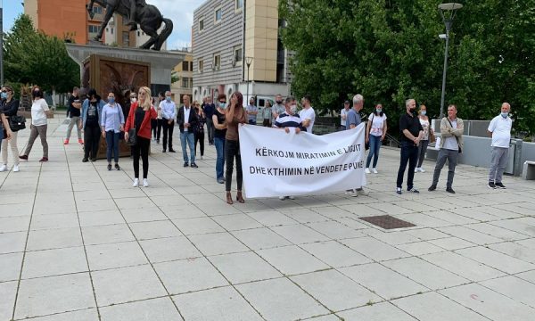Protestojnë punëtorët e Lotarisë, thonë se që nga viti i kaluar nuk kanë marrë paga