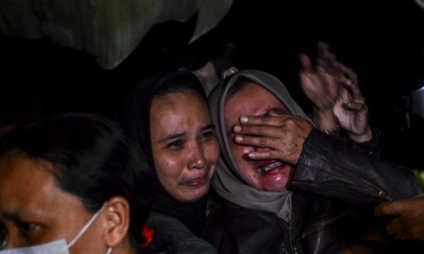11 fëmijë mbyten në lumë gjatë një ekskursioni me shkollën në Indonezi