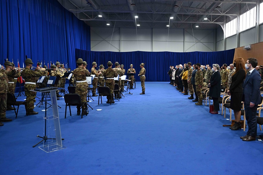 Komandanti i KFOR-it përshëndet me shfaqjet “Faleminderit komunitetit të Kosovës”