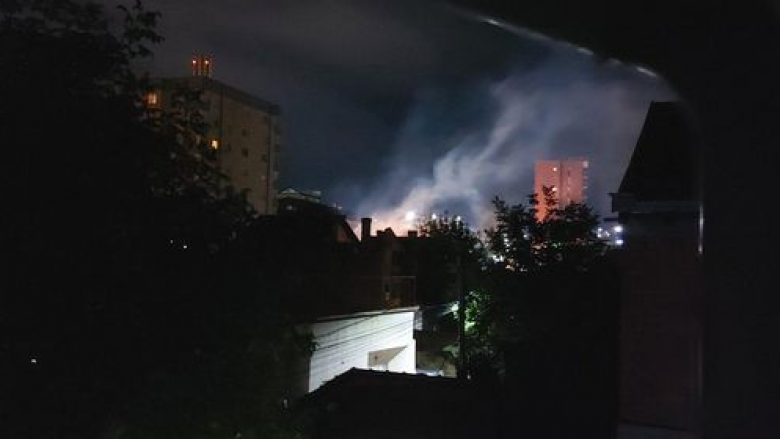 Zjarri përfshin një shtëpi në lagjen Emshir të Prishtinës