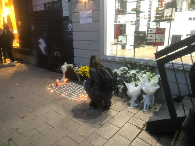 Në Prishtinë ndizen qirinj për vdekjen e fotografit të njohur