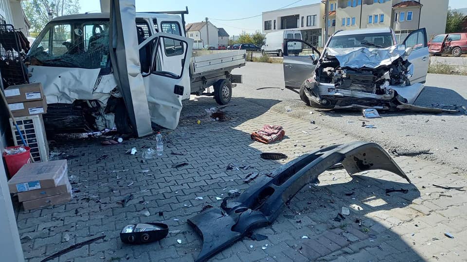 Aksidenti në Podujevë/ Si ia shpëtoi polici jetën njërit nga të lënduarit