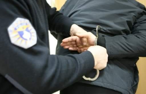 Arrestohet 87-vjeçari në Drenas, dyshohet se sulmoi seksualisht të miturën