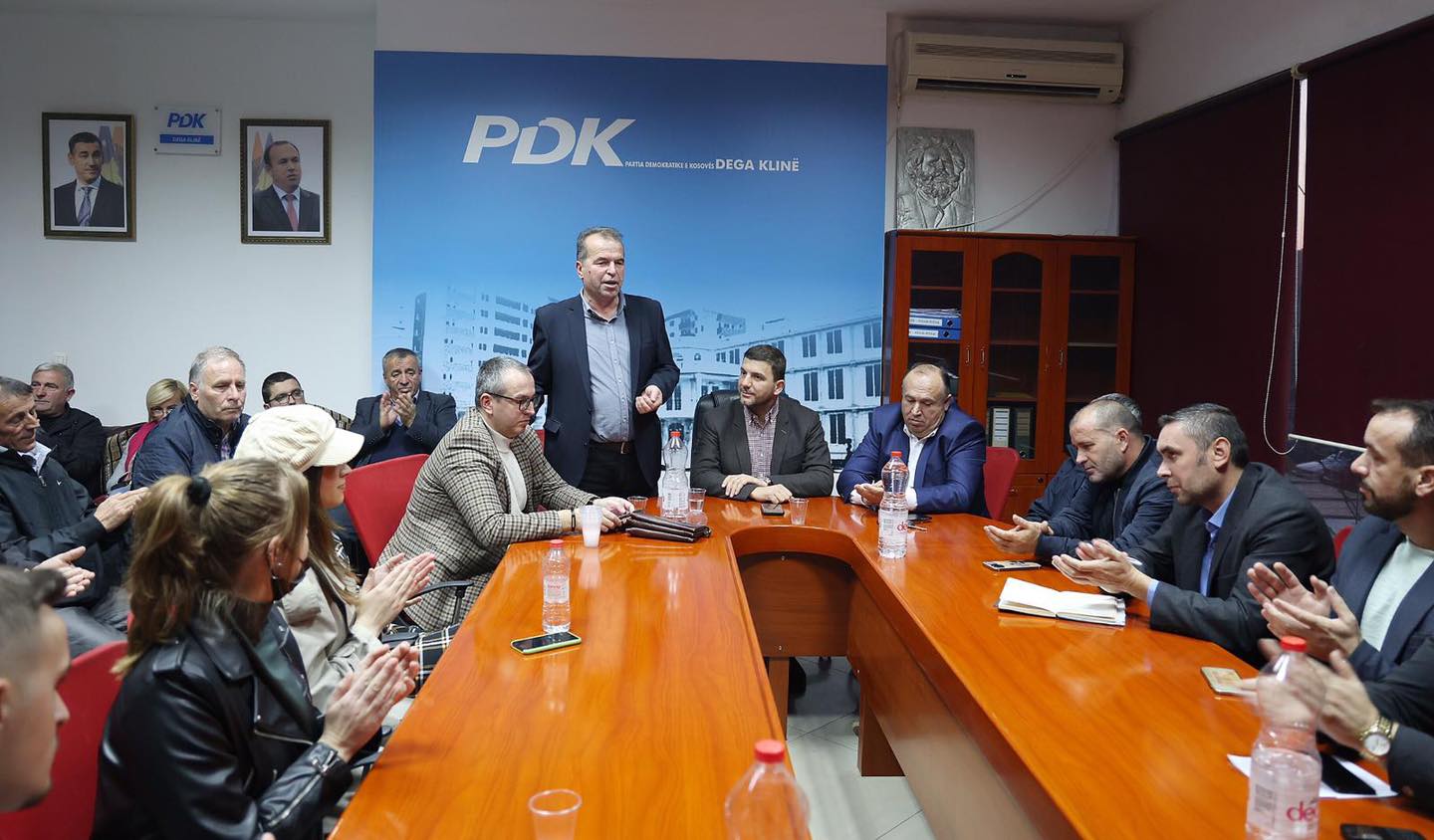 Krasniqi viziton Klinën, diskutojnë për mobilizimin e qytetarëve për 14 nëntor
