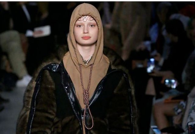 Varëse në formë litari, Givenchy kritika të shumta për Javën e Modës në Paris