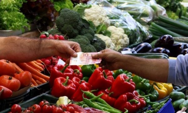 “Me çka të blejmë?”, qytetarët ankohen për rritjen e çmimeve