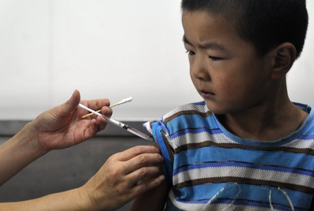 Kina fillon vaksinimin anti-Covid tek fëmijët e moshës 3-11 vjeç