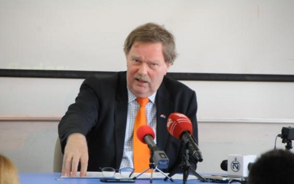 Bosch: Serbia e ndihmuar nga Lajcak po shton presionin ndaj Kosovës për Asociacionin