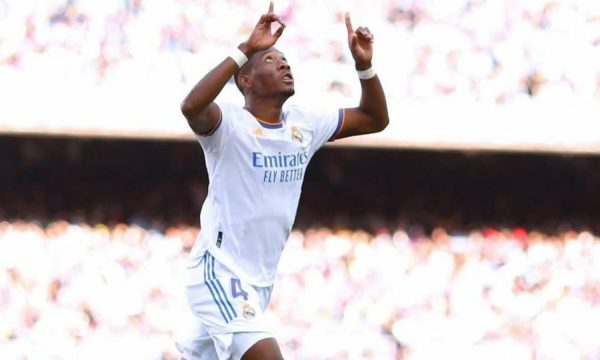 Alaba, lideri i ri në mbrojtjen e Real Madridit