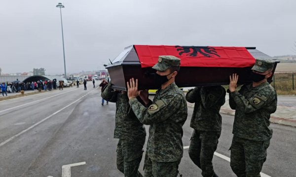 Rivarrosen shtatë viktimat e masakrës së Rezallës