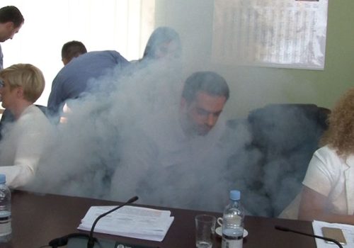 Ish-deputeti Driton Çaushi dënohet me 1 vit e 2 muaj burgim me kusht për gazin lotsjellës në Kuvend