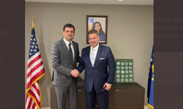 Gabriel Escobar viziton Ambasadën e Kosovës në Washington