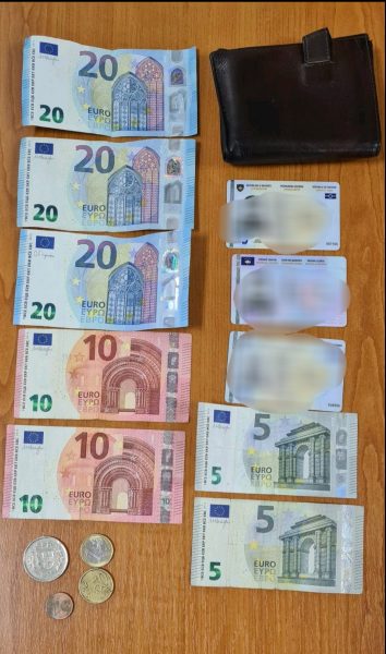 E moshuara e gjen një kuletë me dokumente dhe para në Ferizaj, i përkiste një studenti