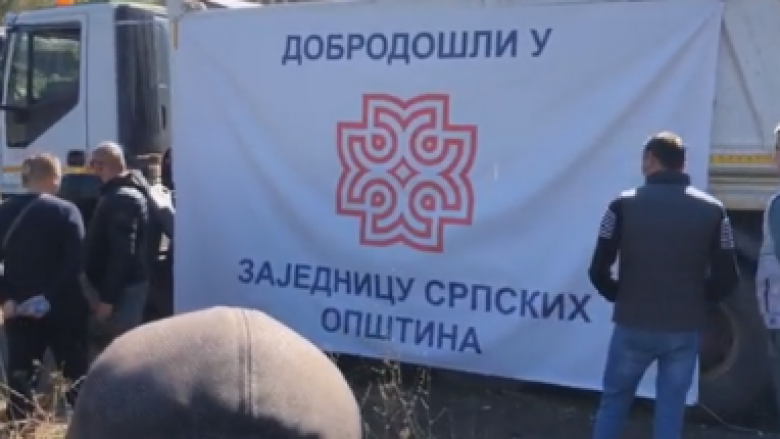 Njësia Speciale nuk tërhiqet nga Jarinja pa u larguar kamioni i fundit i serbëve