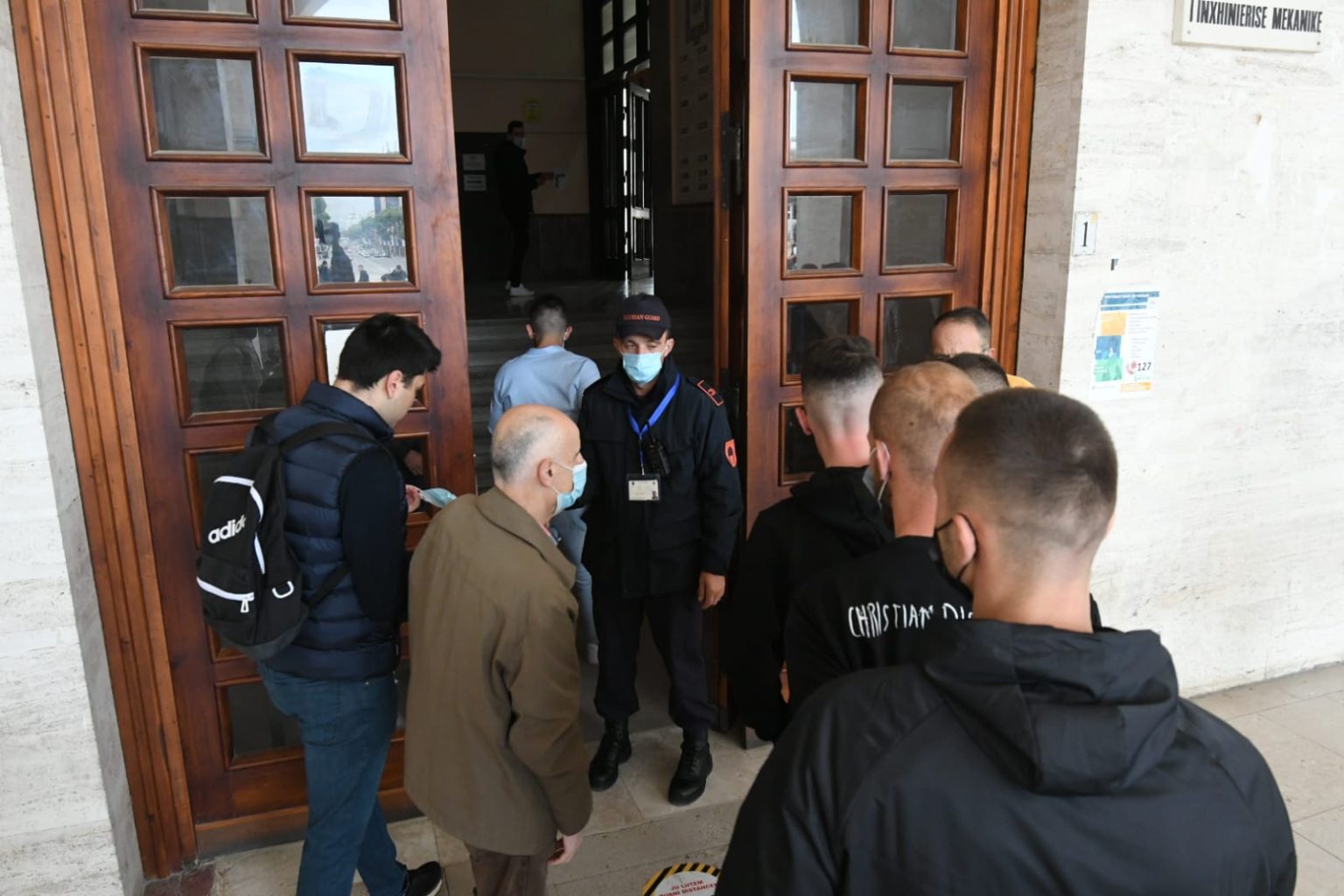 Shqipëri: Studentët kundërshtojnë vaksinimin dhe testin COVID