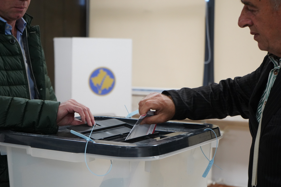 Nesër në 21 komuna të Kosovës votohet për raundin e dytë – kush me kë garon në balotazh?