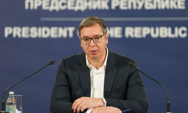 Vjen reagimi i Vuçiqit, pasi presidentja Osmani kritikoi Serbinë për minim të shtetësisë së Kosovës