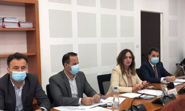 Refuzimi i mësimdhënësve për të marrë vaksinën – flet Nagavci