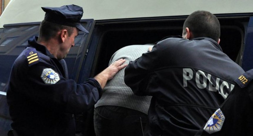 Këta janë shtatë personat që u arrestuan gjatë aksionit të sotëm në Prishtinë, asamblisti i VV-së në arrati