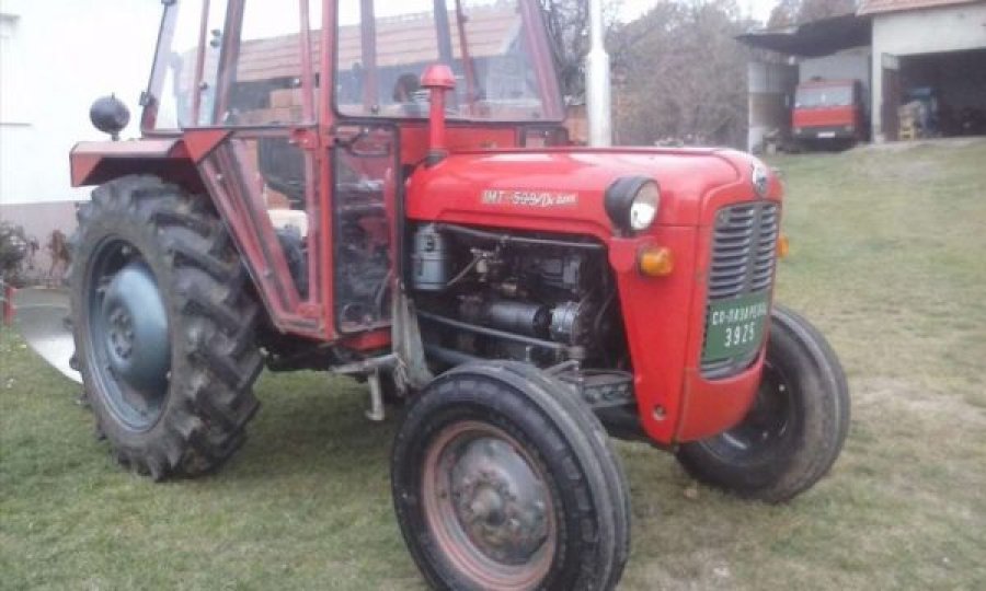 Vdes një person në Ranilug, u rrëzua nga rimorkioja e traktorit